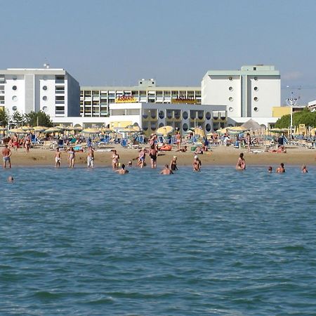 Complesso Solarium Apartment Bibione Exterior foto